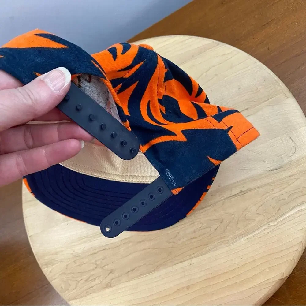 ZUBAZ VTG NFL CHICAGO BEARS STRIPED STRAPBACK MENS HAT‎ AOP MADE IN USA